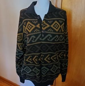 Tumi knits sweater size large